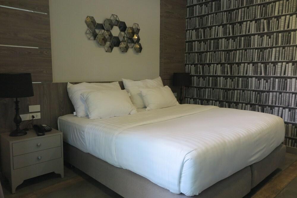 V20boutique Jacuzzi Hotel Room Type - Deluxe Room, 1 King Bed
