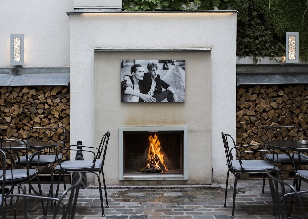 Hotel Jules & Jim - Tap to explore photos