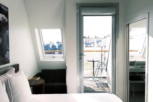 Hotel Jules & Jim - Tap to explore photos