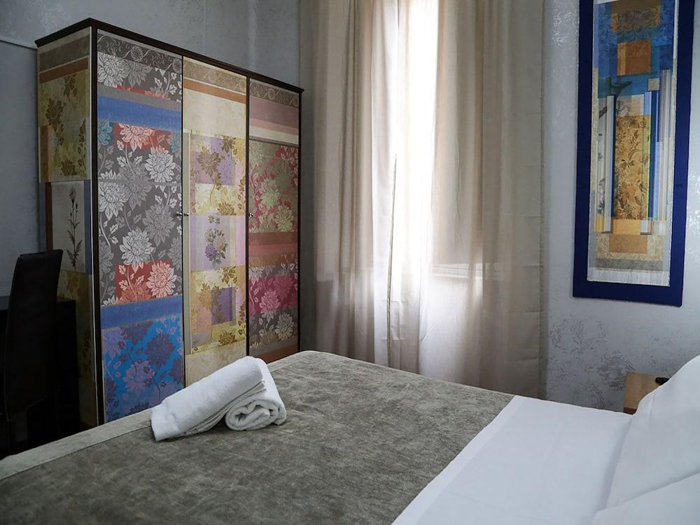 Roma Room Hotel - Tap to explore photos