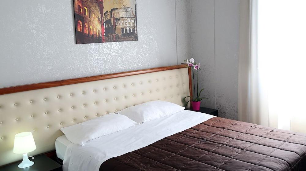Roma Room Hotel Room Type - Quadruple Room Roma Room Hotel Room Type - Quadruple Room