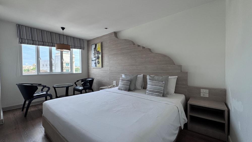 Methavalai Residence Room Type - Superior King Room