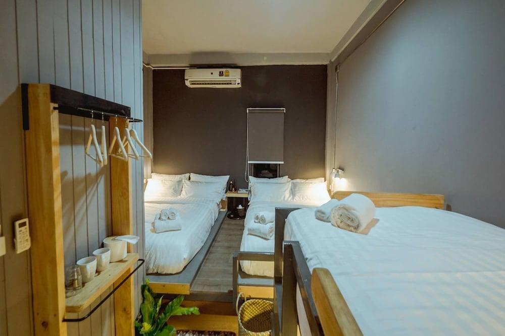 Zeds Hostel Bangkok Room Type - Family Room with Shared Bathroom Zeds Hostel Bangkok Room Type - Family Room with Shared Bathroom