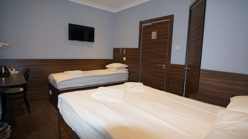 Crestfield Hotel Room Type - Triple Room