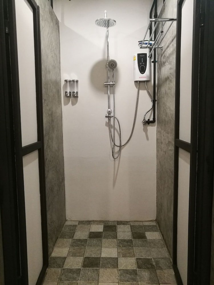 Backpack Station - Hostel Room Type - Double with Shower