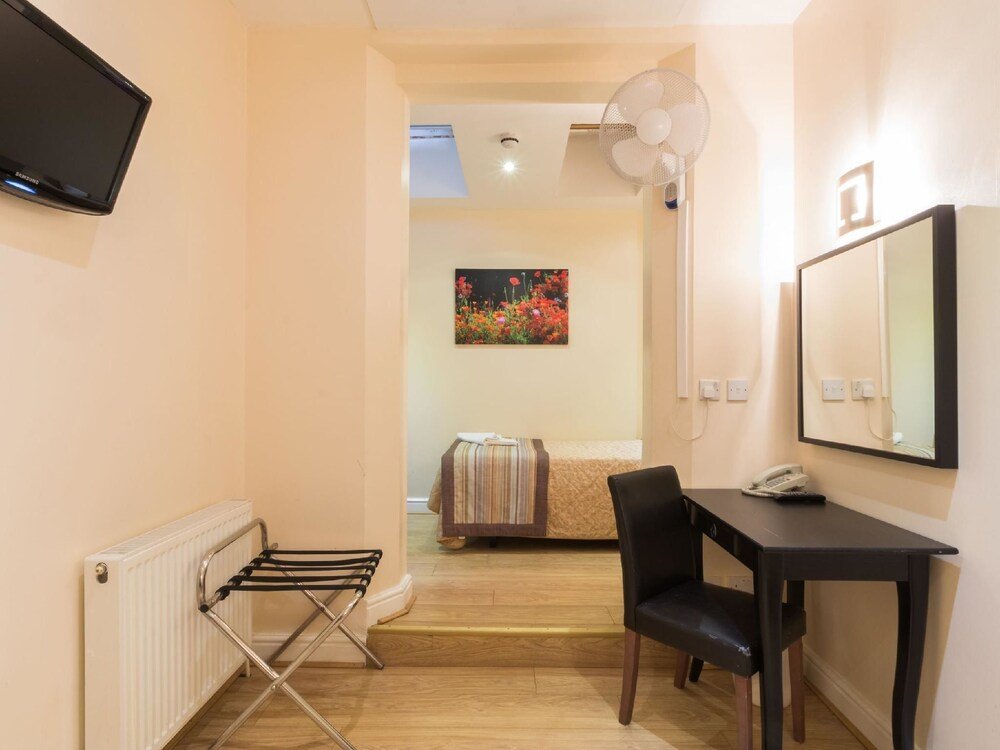 Notting Hill Gate Hotel Room Type - Triple Room