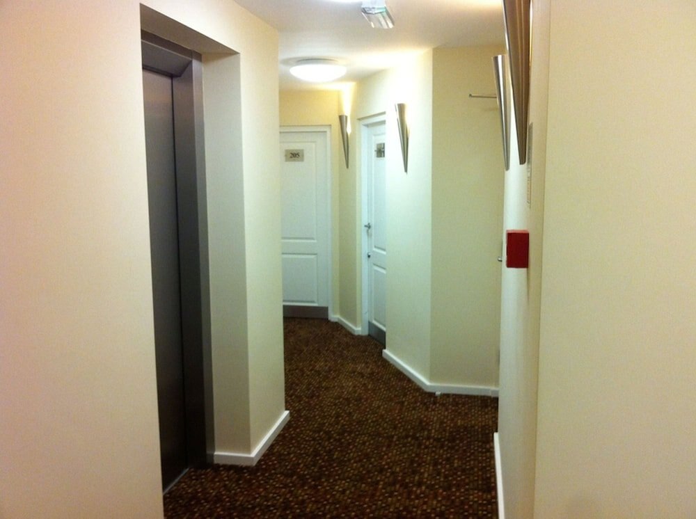 Prince Regent Hotel Excel London - Tap to explore photos
