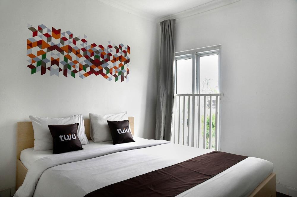 Tuju Abuserin Syariah Room Type - Superior Double Room