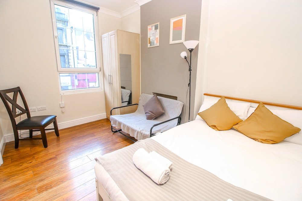 City view flat at Liverpool st Brick Ln Room Type - City Apartment, 2 Bedrooms, Kitchen