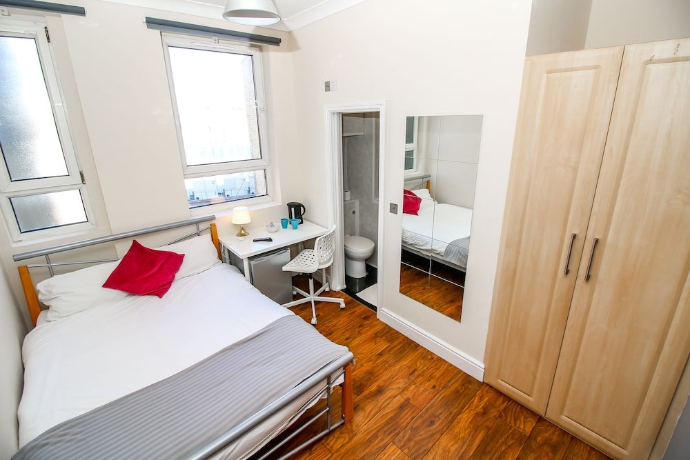 Private Ensuite Room Liverpool Street - Tap to explore photos