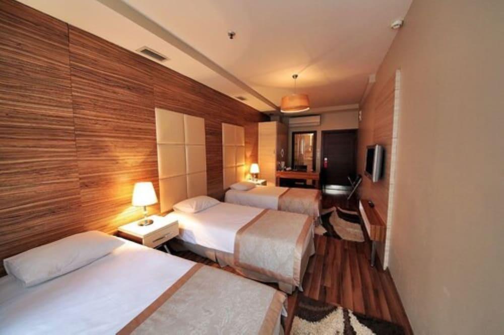 Derpa Suite Hotel Osmanbey Room Type - Triple Room