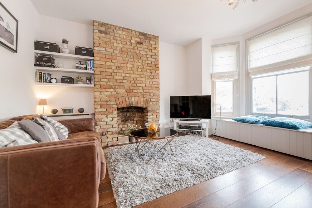 Vauxhall Park Views - 2 Bed Flat by BaseToGo - Tap to explore photos