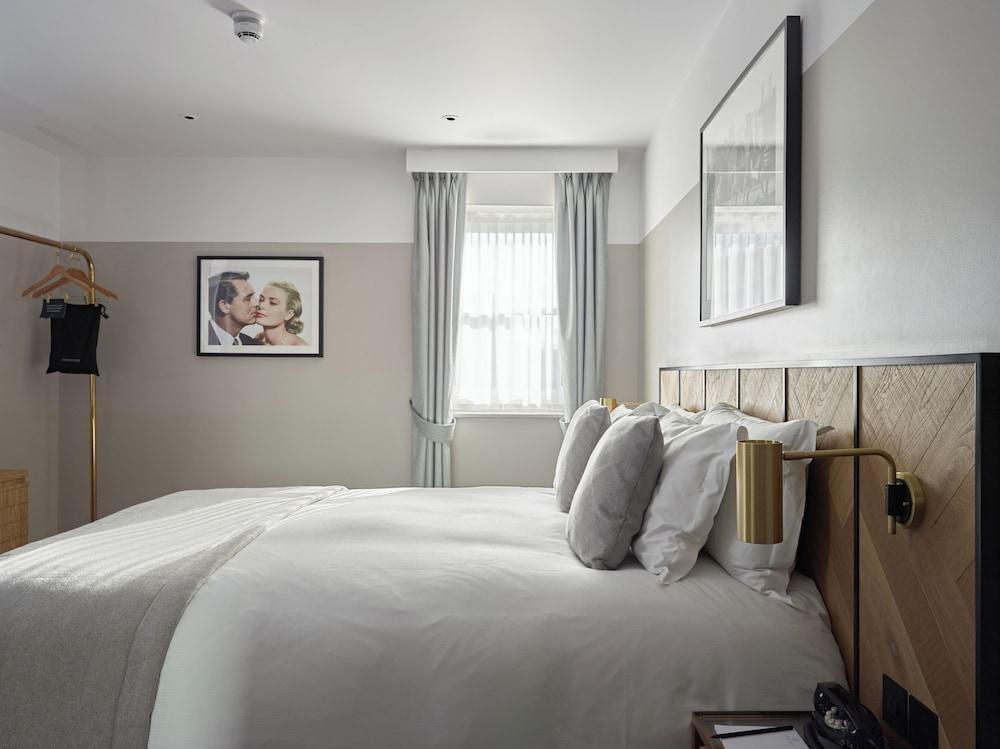 Victory House Leicester Square Room Type - Superior Twin Room
