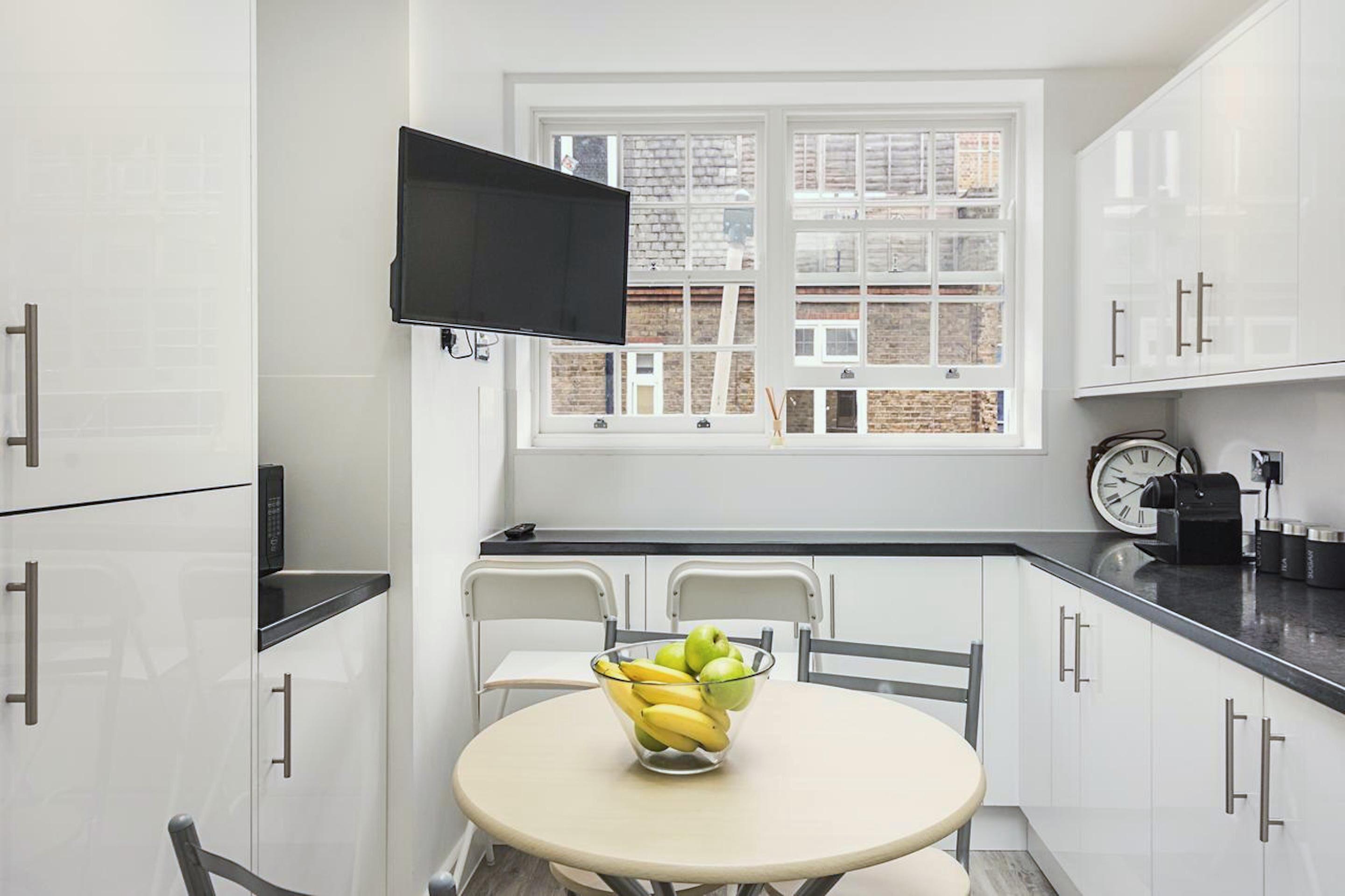 Toynbee Street Ro 4 · Charming Room In Tower Hamlets - Tap to explore photos