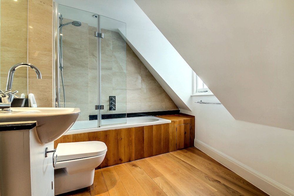 Pont Street Mews Townhouse - Tap to explore photos