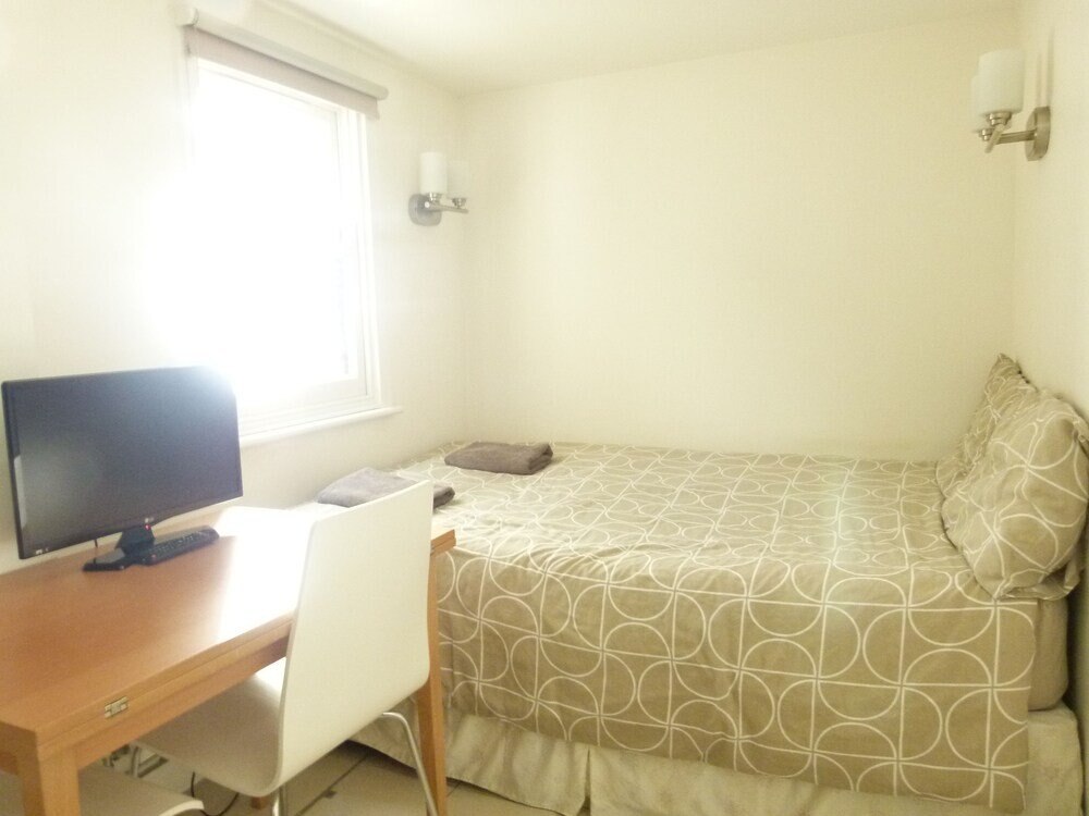 SS Property Hub - Studio near Hyde Park Paddington - Tap to explore photos