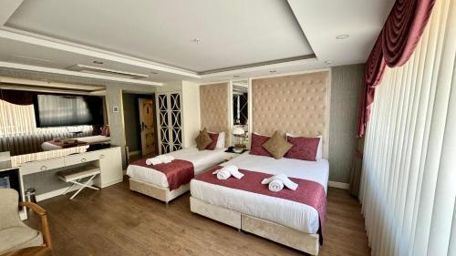 Blue Pera Istanbul Hotel Room Type - Deluxe Room (2 Adults + 1 Child)