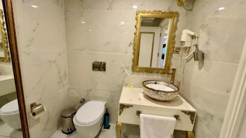 Blue Pera Istanbul Hotel Room Type - Luxury Triple Room Blue Pera Istanbul Hotel Room Type - Luxury Triple Room