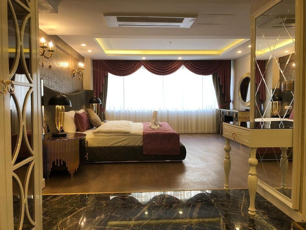 Blue Pera Istanbul Hotel Room Type - Deluxe Double Room, City View