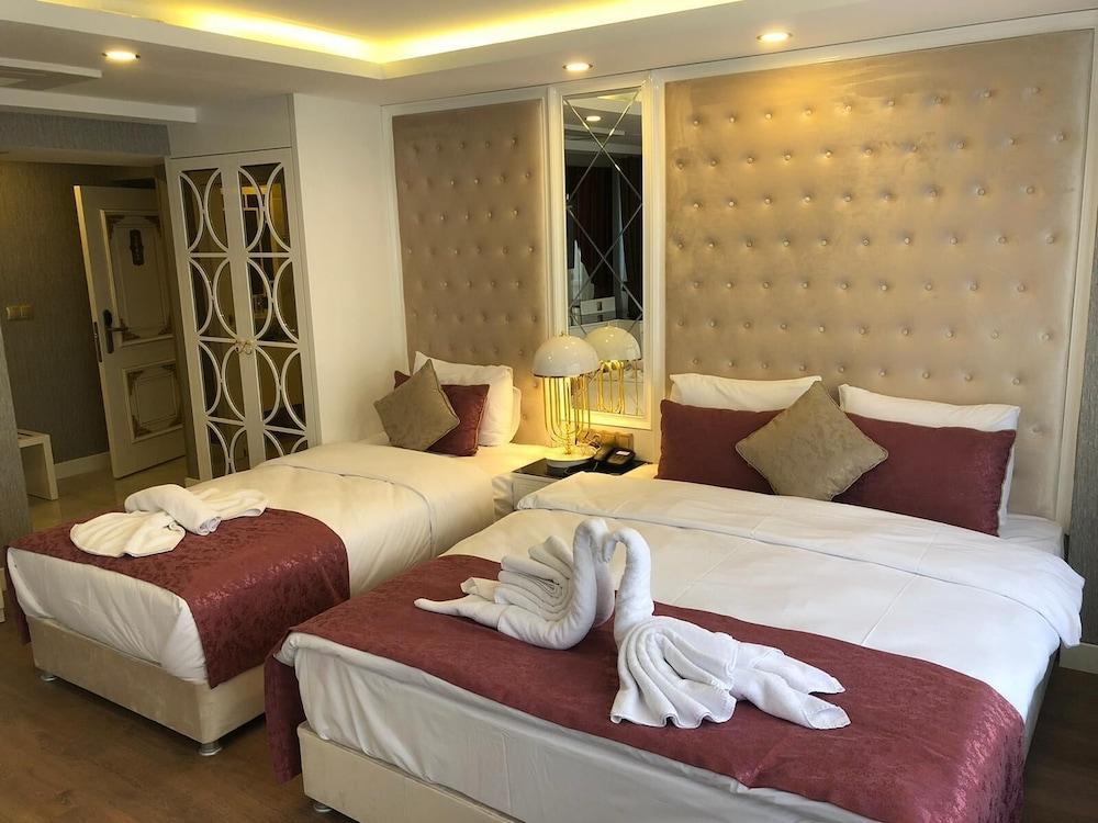 Blue Pera Istanbul Hotel Room Type - Junior Triple Room