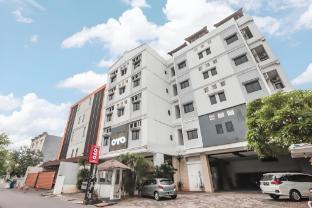 OYO 467 Penthouse Hotel - Tap to explore photos