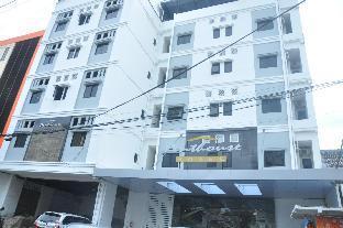OYO 467 Penthouse Hotel - Tap to explore photos