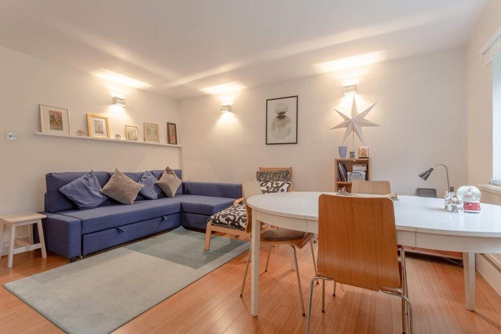 Well Located 2 Bedroom 1 Bath in Elephant & Castle - Tap to explore photos