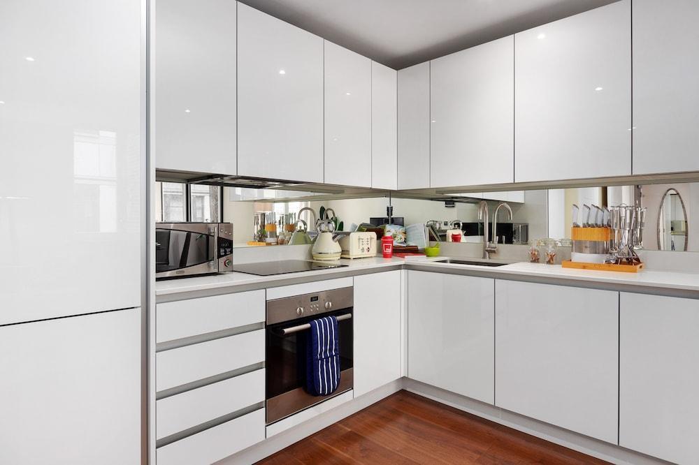 One Bed Serviced Apt near Holborn in Chancery Lane - Tap to explore photos