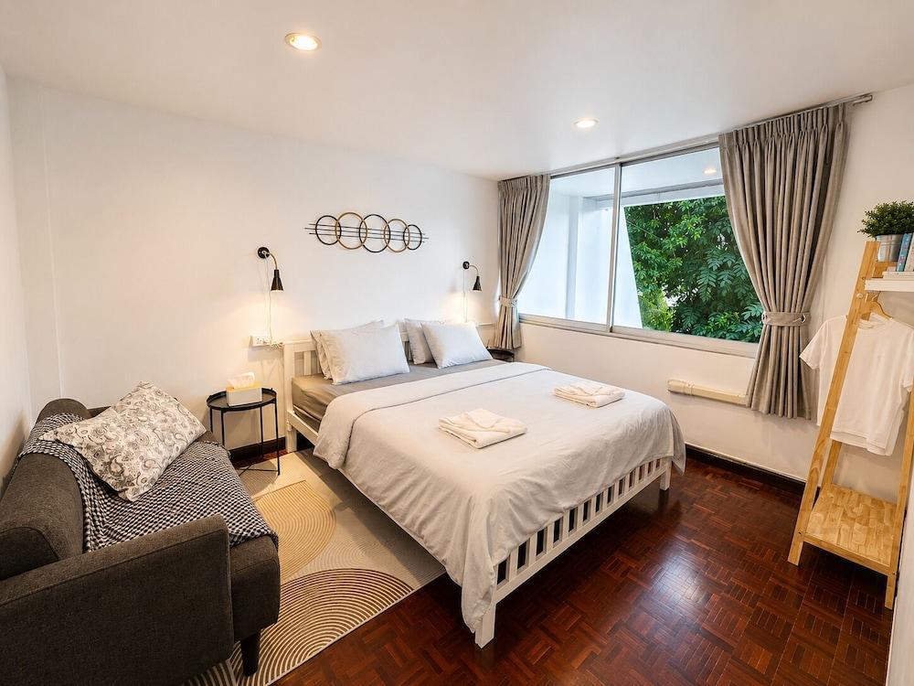 Home16 Hostel 16 Room Type - Standard Double Room, 1 King Bed, Shared Bathroom, Garden View Home16 Hostel 16 Room Type - Standard Double Room, 1 King Bed, Shared Bathroom, Garden View