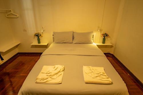 Home16 Hostel 16 Room Type - Queen Room with Shared Bathroom