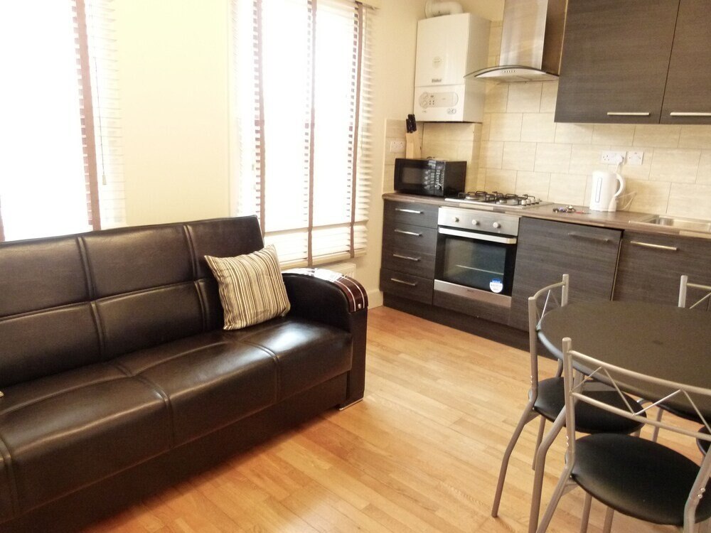 SS Property Hub - West Kensington Apartment - Tap to explore photos