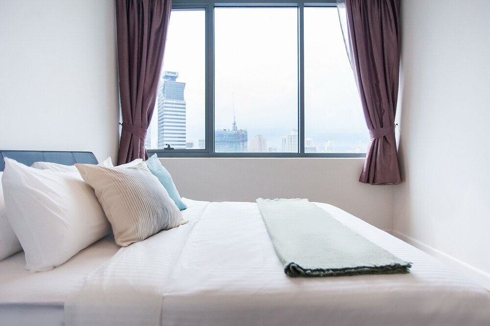 S8 COZY 1 BR - KLCC - KL Tower - High Speed WiFi - Tap to explore photos