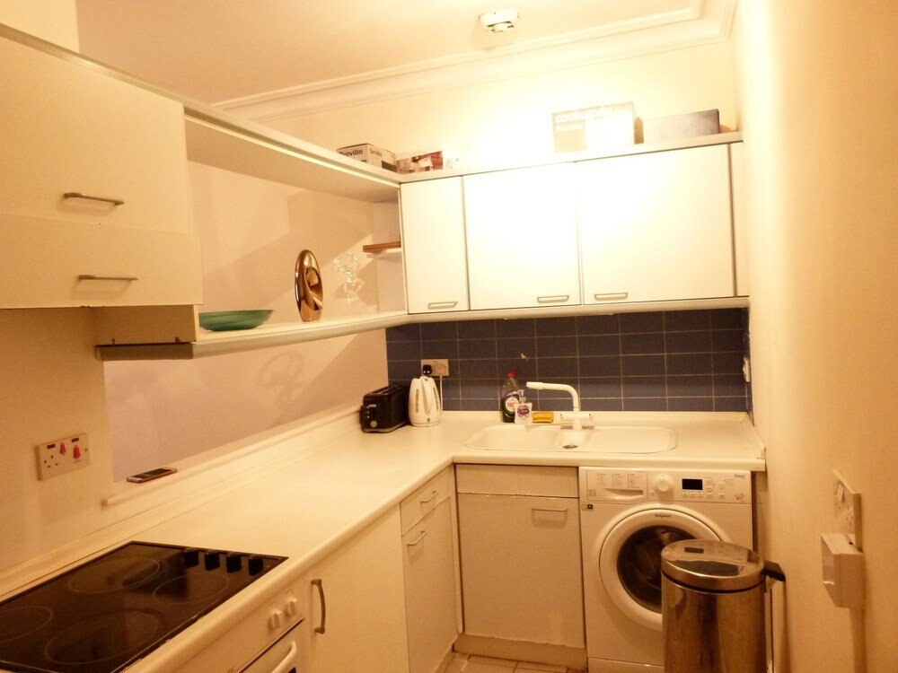 SS Property Hub - Central London Family Apartment - Tap to explore photos