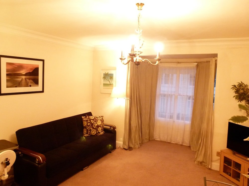 SS Property Hub - Central London Family Apartment - Tap to explore photos
