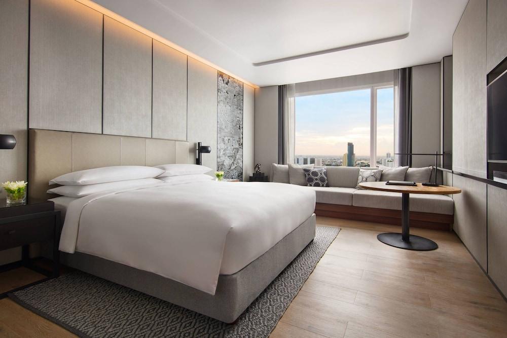 Bangkok Marriott Hotel the Surawongse - Tap to explore photos