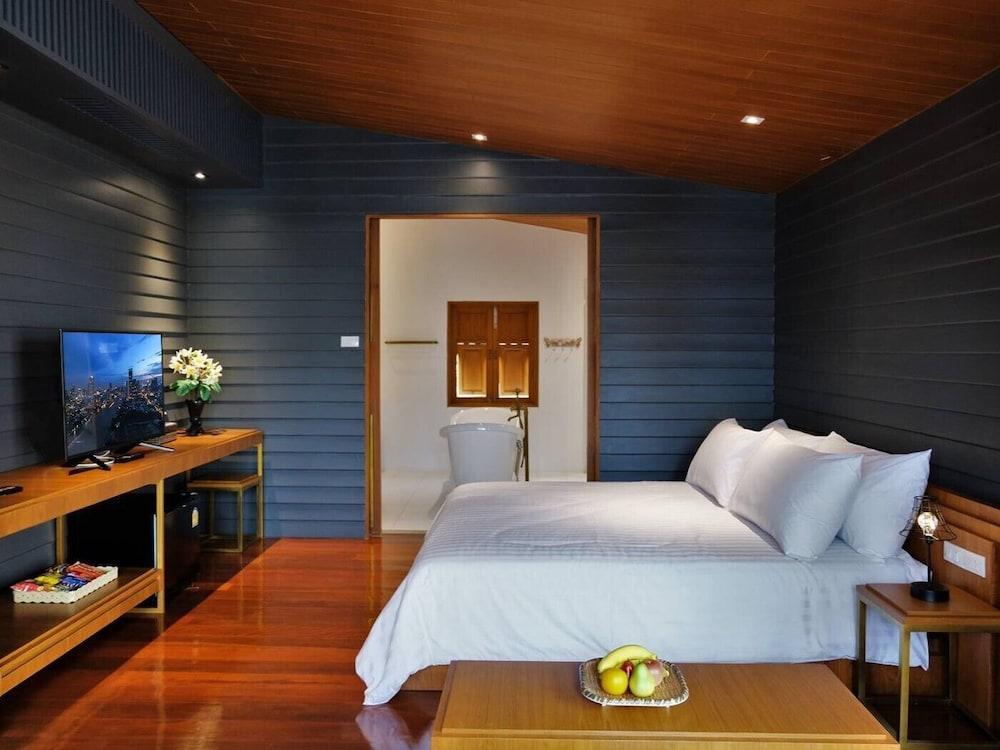 Vali Villa Bangkok Room Type - Junior Suite with Garden View