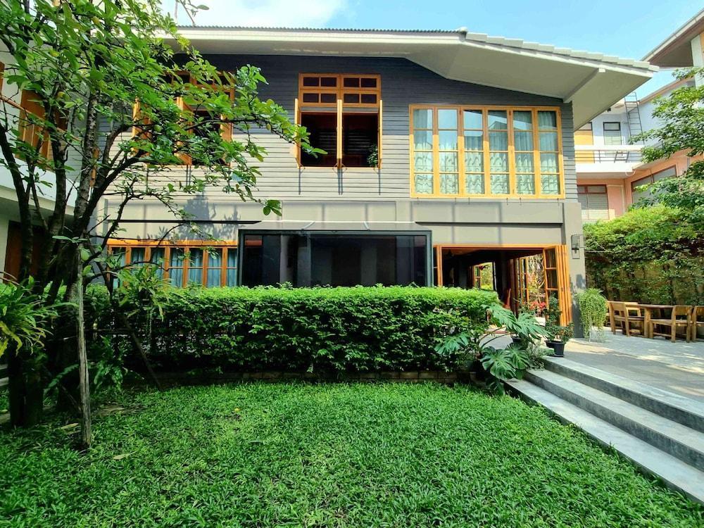 Vali Villa Bangkok - Tap to explore photos