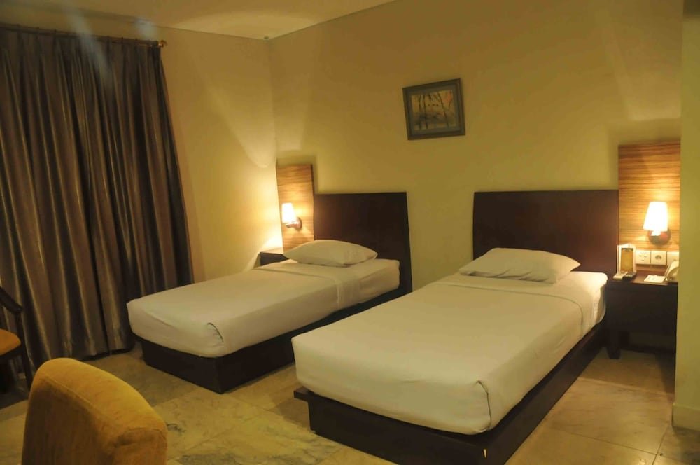 Losari Blok M Hotel Jakarta - Tap to explore photos