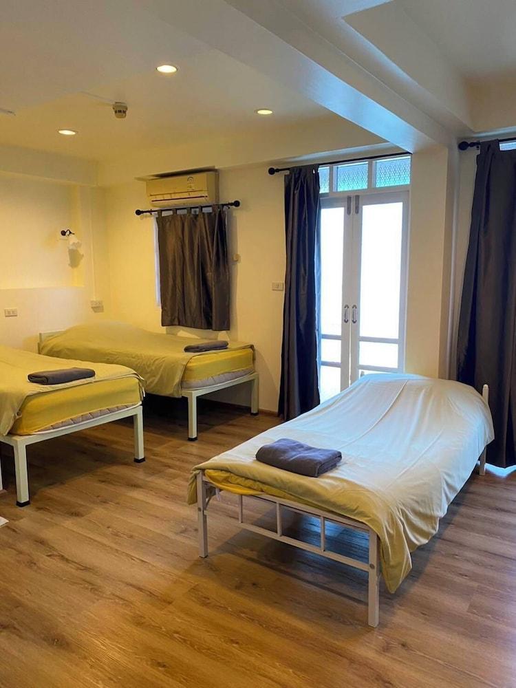 Roof View Place Room Type - Comfort Quadruple Room