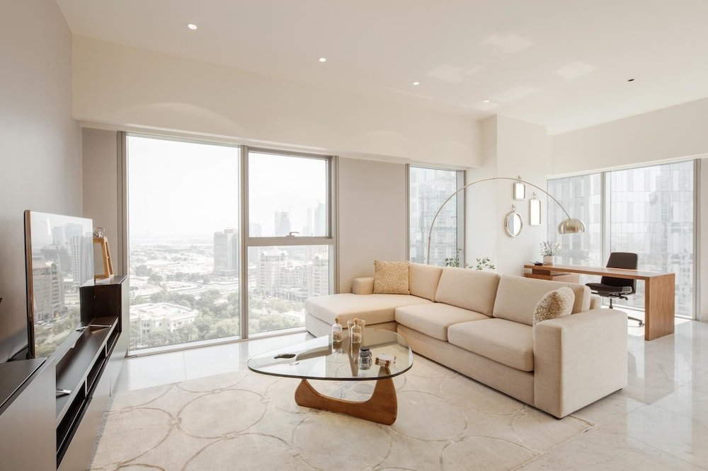 Fantastay Central Park Towers DIFC - Tap to explore photos