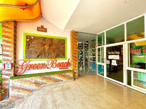 Green Beach Pattaya - Tap to explore photos