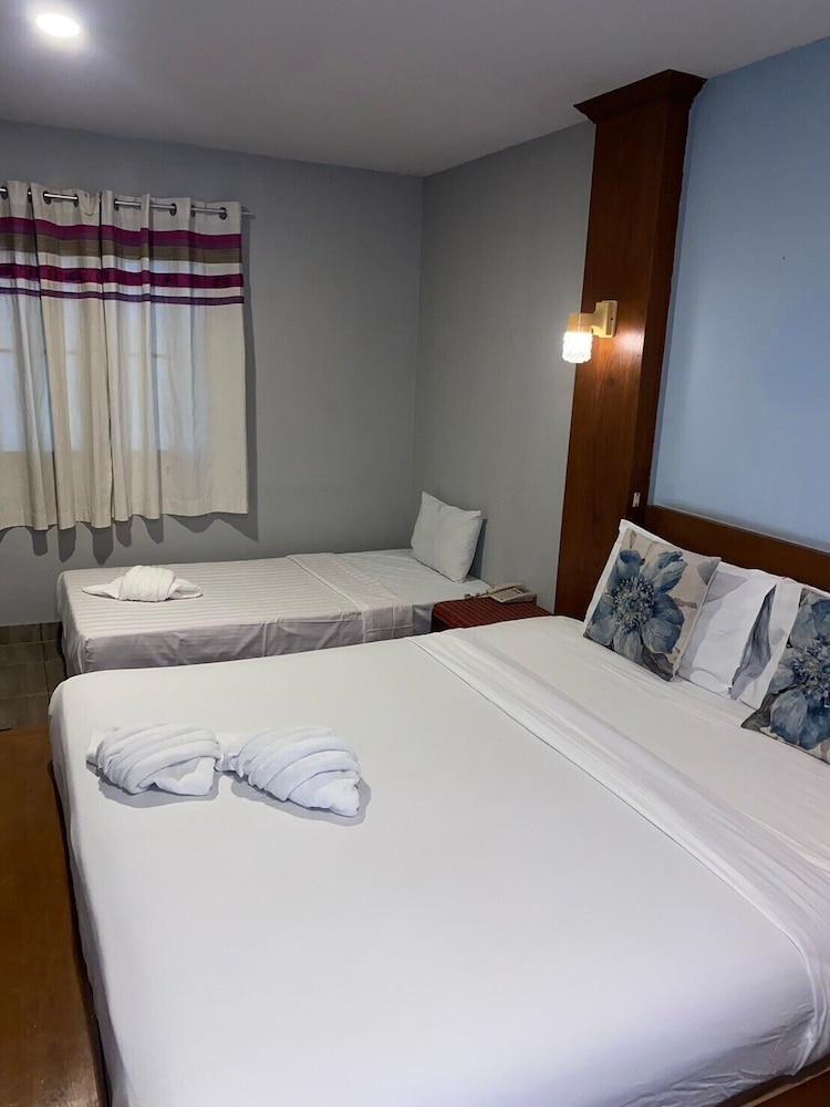 Green Beach Pattaya Room Type - Standard Triple Room