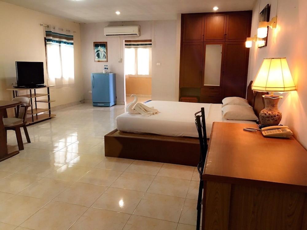 Green Beach Pattaya Room Type - Superior Room