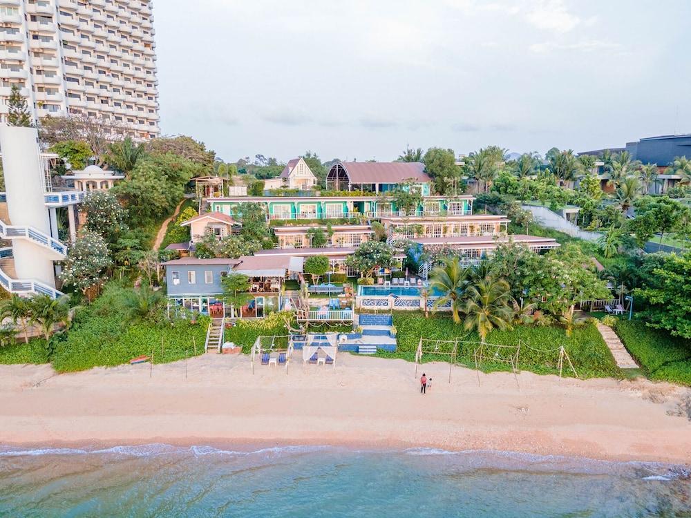 Pattaya Paradise Beach Resort - Tap to explore photos