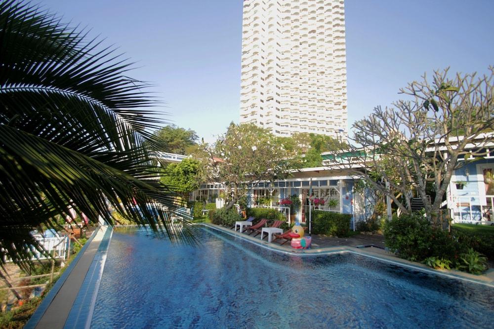 Pattaya Paradise Beach Resort - Tap to explore photos