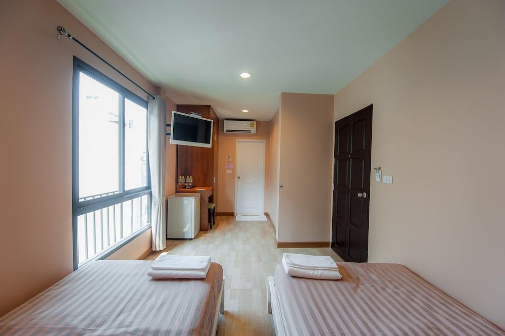 Full House Khaosan - Hostel - Tap to explore photos