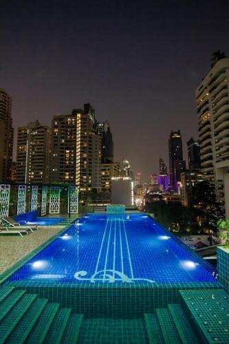 Hope Land Hotel Sukhumvit 8 - Tap to explore photos