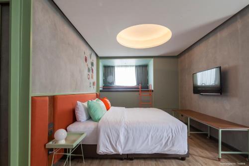 Samsen Street Hotel - Tap to explore photos