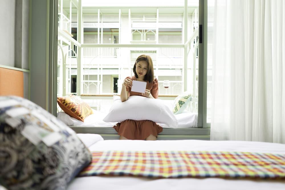 Samsen Street Hotel Room Type - Deluxe Double Room, Pool View