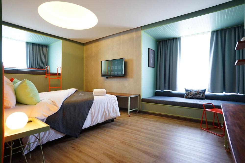 Samsen Street Hotel - Tap to explore photos